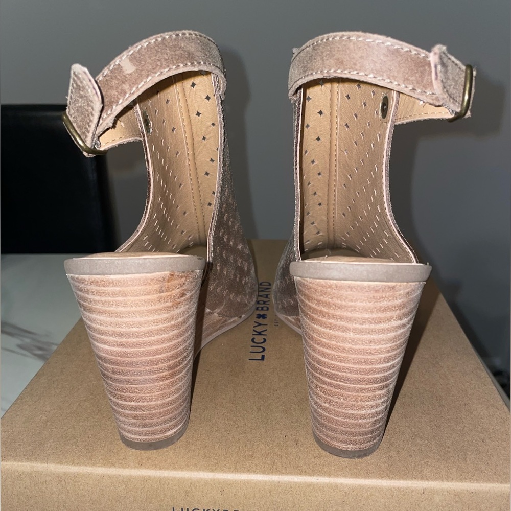 Lucky Brand Women’s Rigina Sandal Size 7.5
